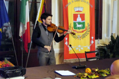 37-P1200476